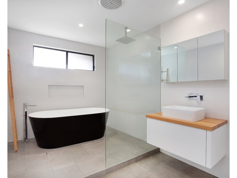 16 Dora Street, Lisarow NSW 2250