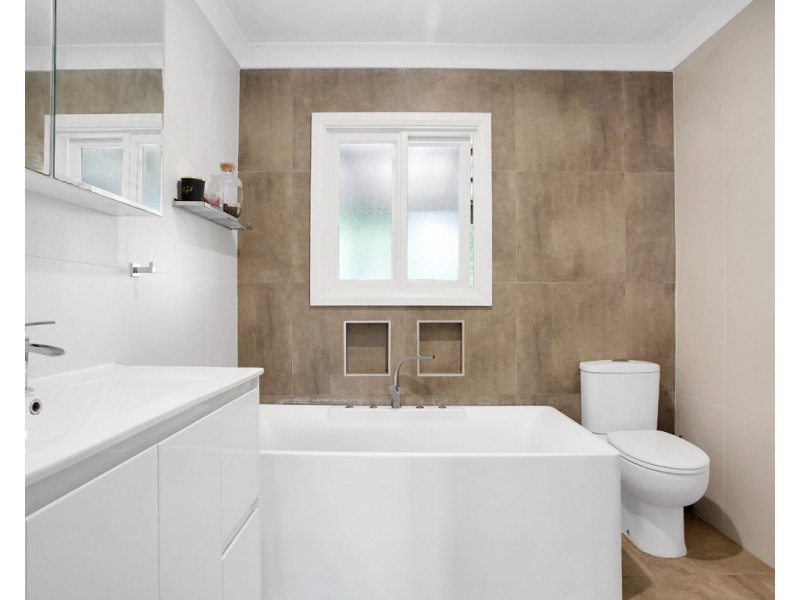 9 Crawford Crescent, Wyoming NSW 2250