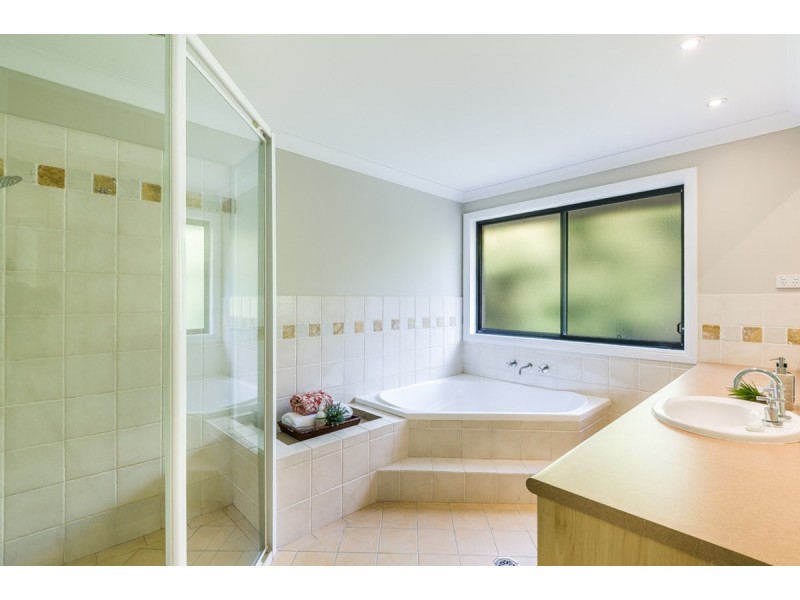 17 Bannister Drive, Erina NSW 2250