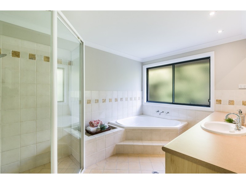 17 Bannister Drive, Erina NSW 2250