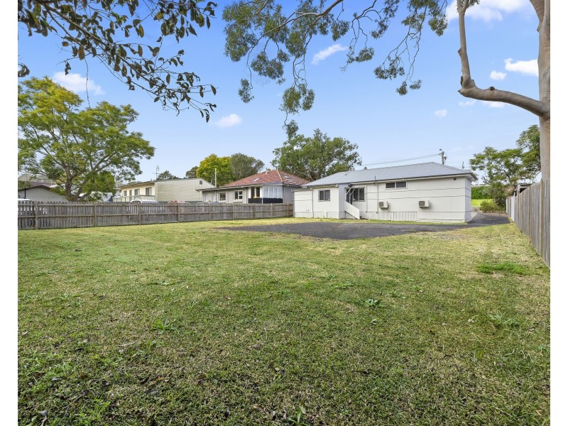 12 Renwick Street, Wyoming NSW 2250