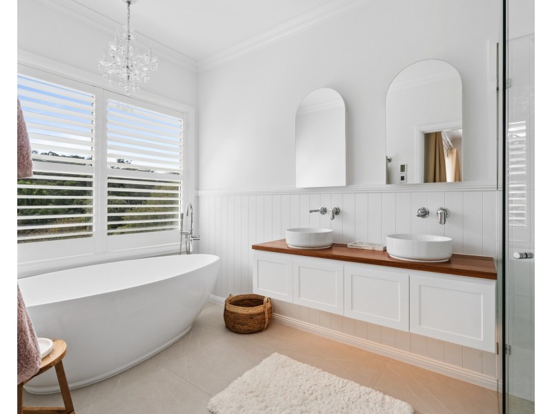 243 Avoca Drive, Kincumber NSW 2251