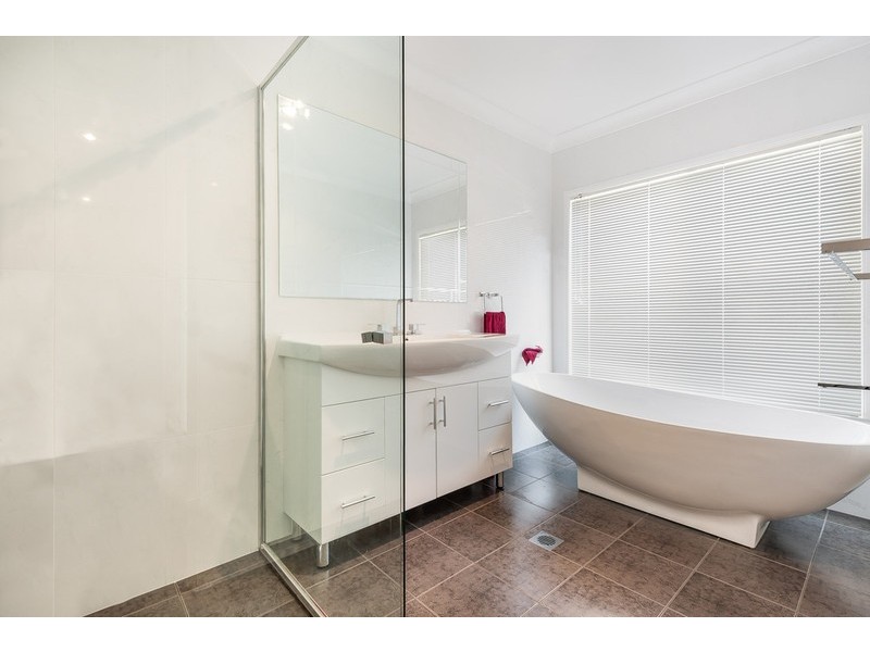 10 Woolybutt Crescent, Erina NSW 2250