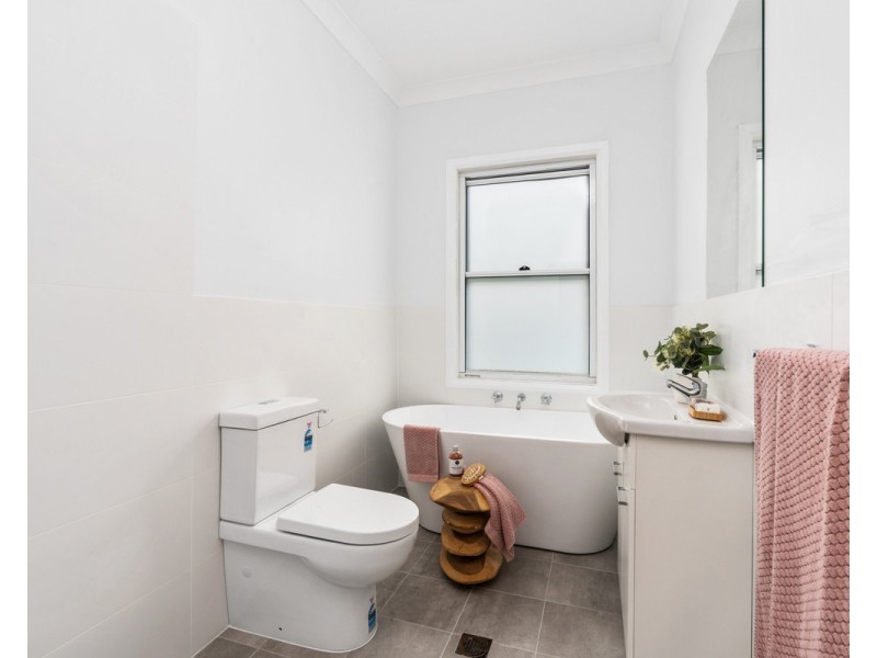 7 River Street, Springfield NSW 2250