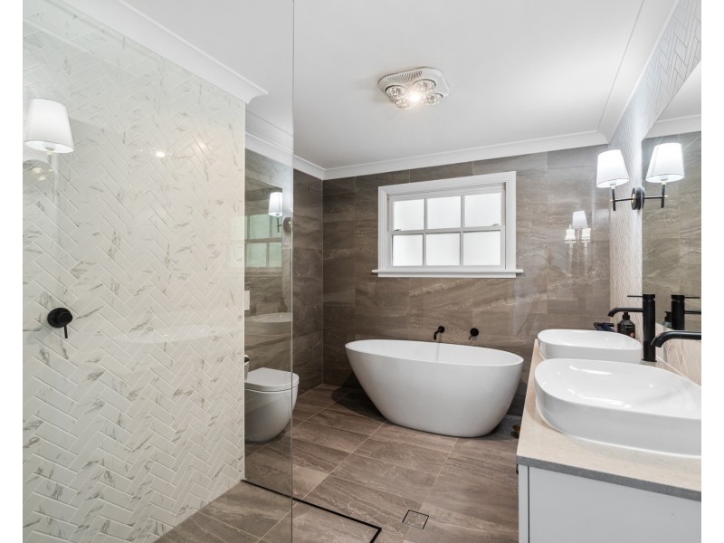 38 Pineridge Close, Lisarow NSW 2250