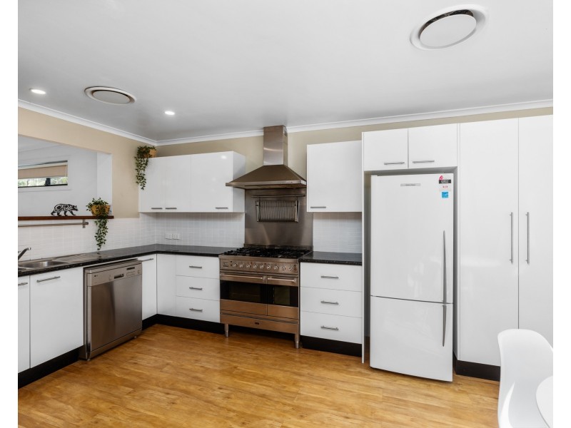 4 Paperbark Close, Wyoming NSW 2250