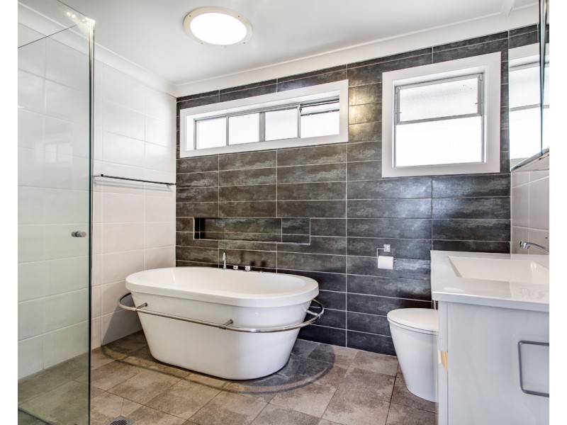 11 Warrina Street, Wamberal NSW 2260