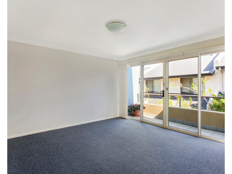 4/4 St George Street, Gosford NSW 2250