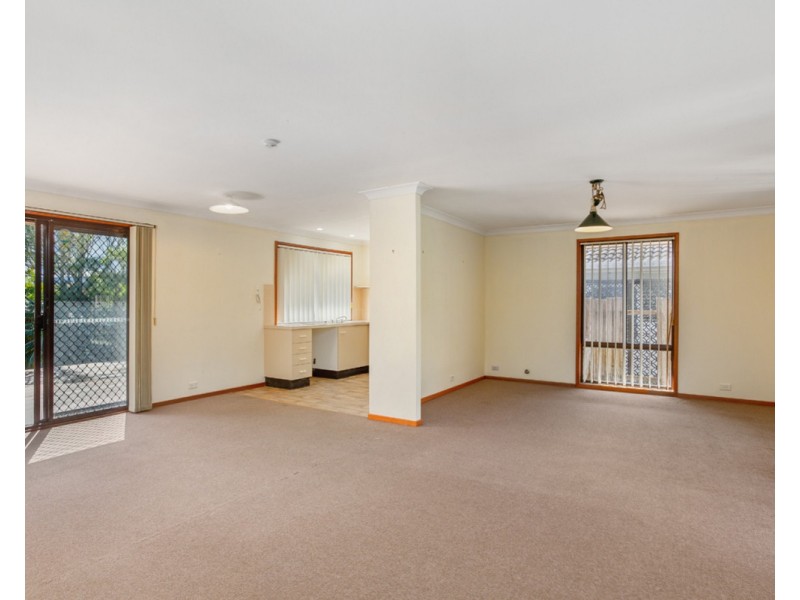 6 Lewis Crescent, Forresters Beach NSW 2260