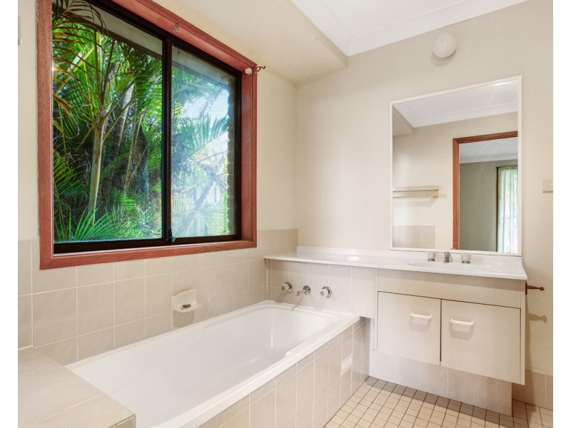 6 Lewis Crescent, Forresters Beach NSW 2260