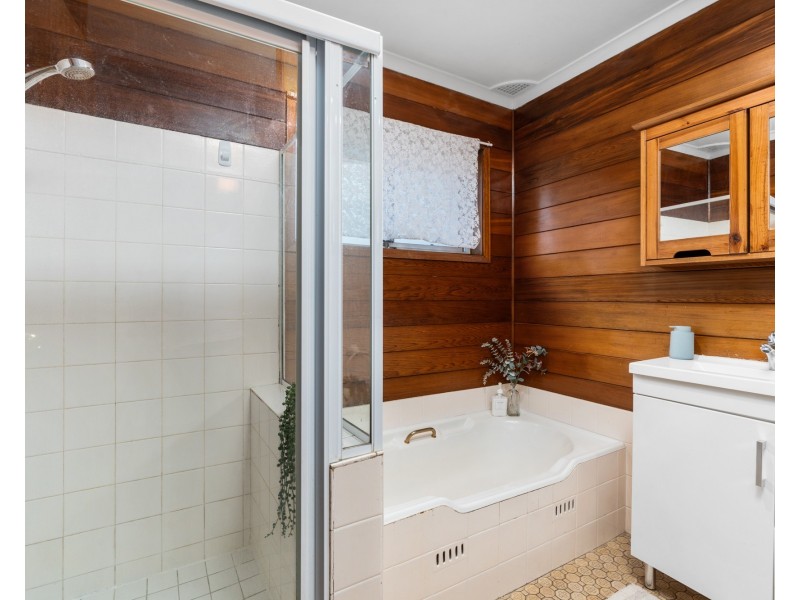 39 Kuburra Road, Erina NSW 2250