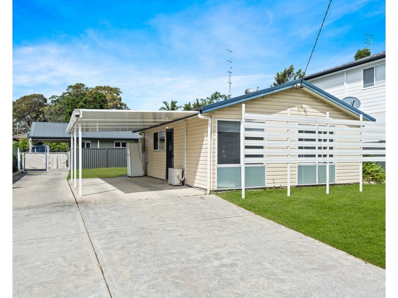 20 Windsor Road, Berkeley Vale NSW 2261