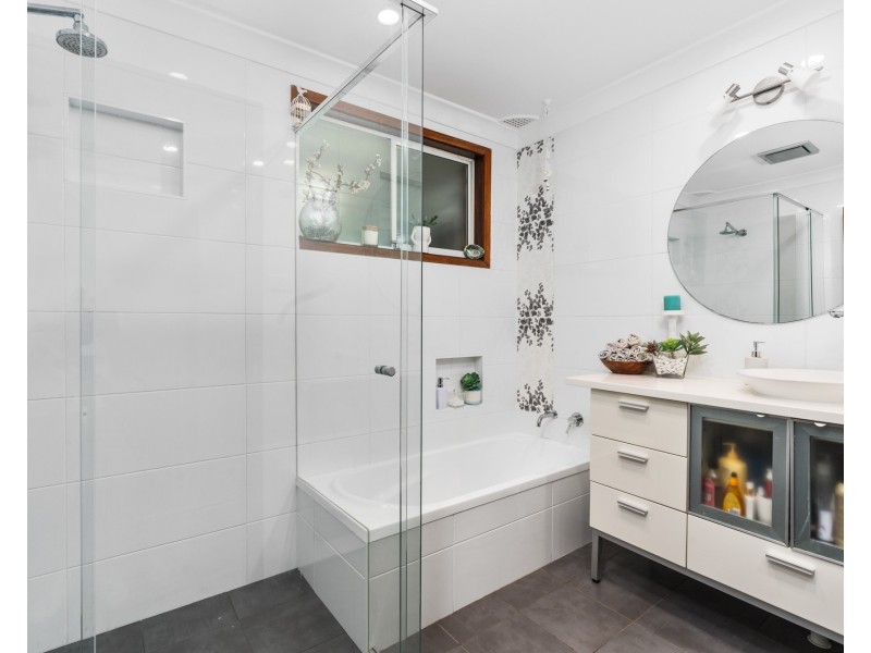 7 Valley View Road, Wyoming NSW 2250