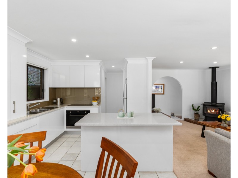 93 Lake Shore Drive, North Avoca NSW 2260