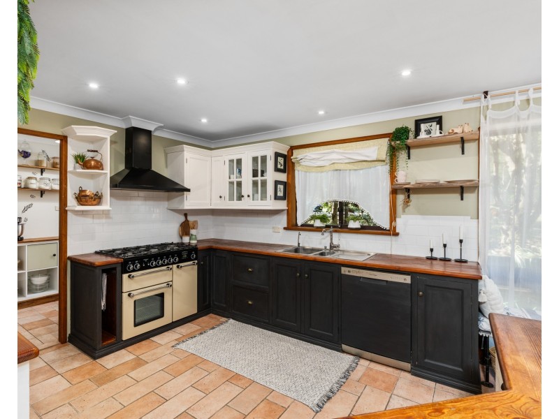 10 Coulter Road, Wyoming NSW 2250