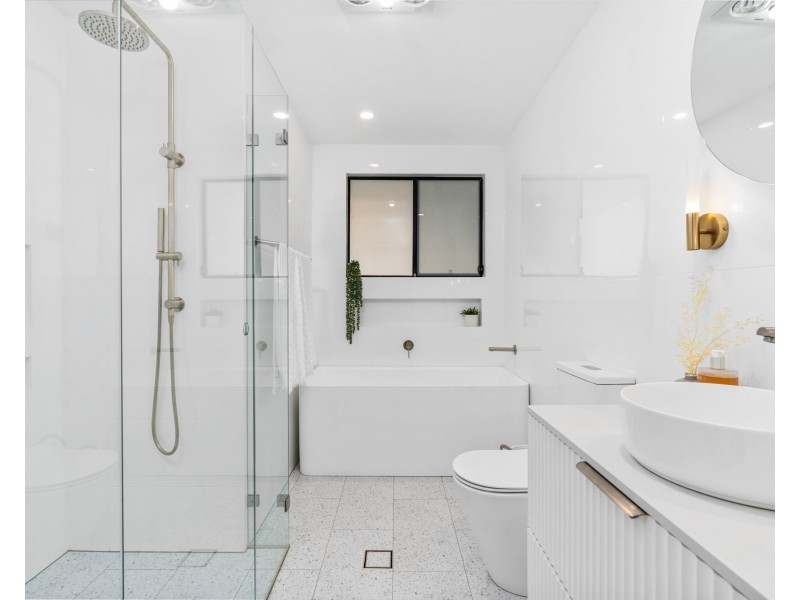 4 Bourbon Street, Wyoming NSW 2250