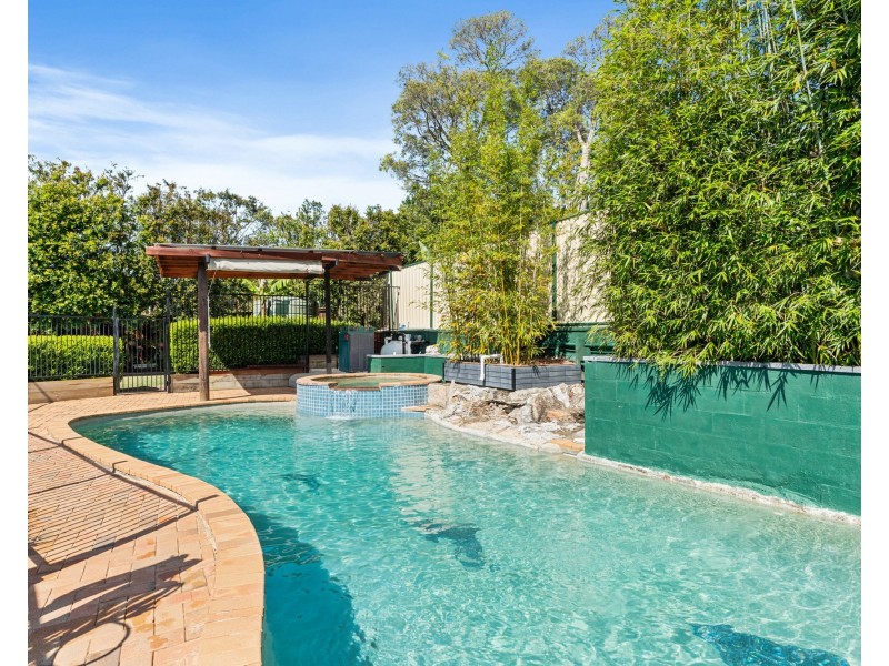 4 Bourbon Street, Wyoming NSW 2250