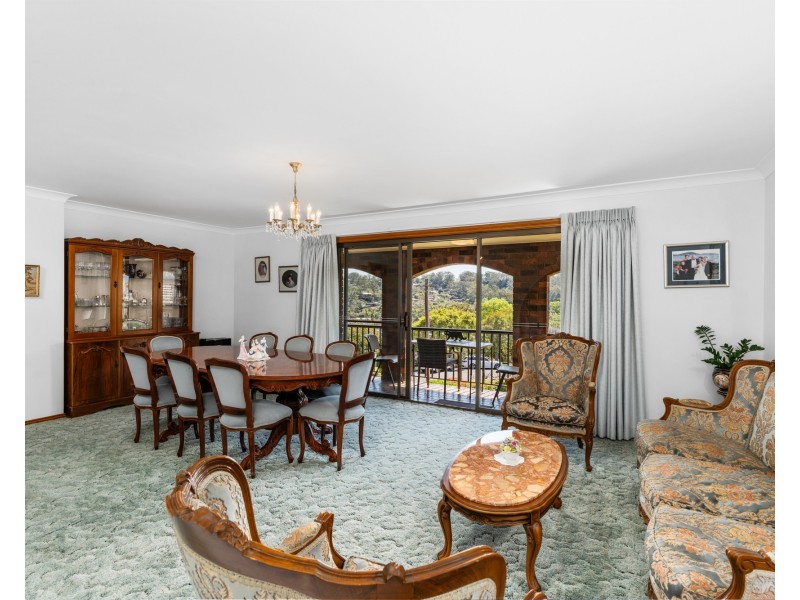 8 The Grove, Wyoming NSW 2250