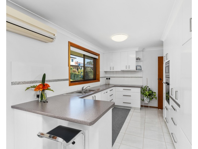 8 The Grove, Wyoming NSW 2250