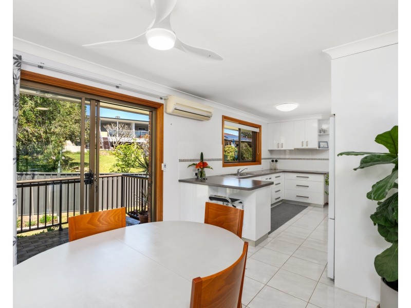 8 The Grove, Wyoming NSW 2250