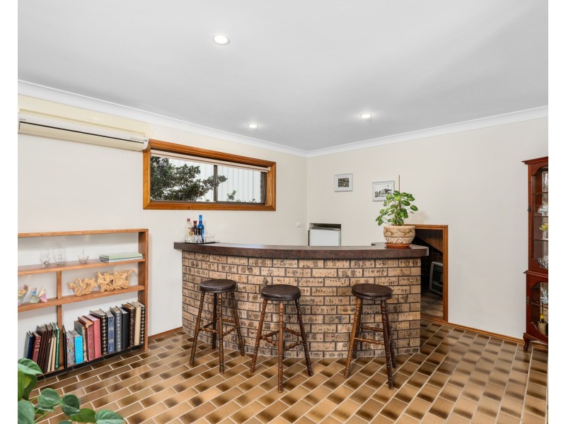 8 The Grove, Wyoming NSW 2250