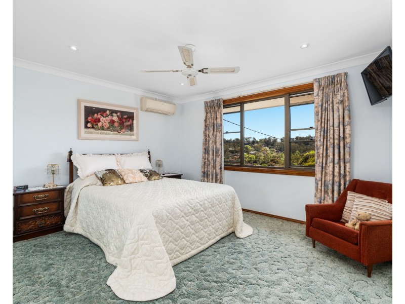 8 The Grove, Wyoming NSW 2250