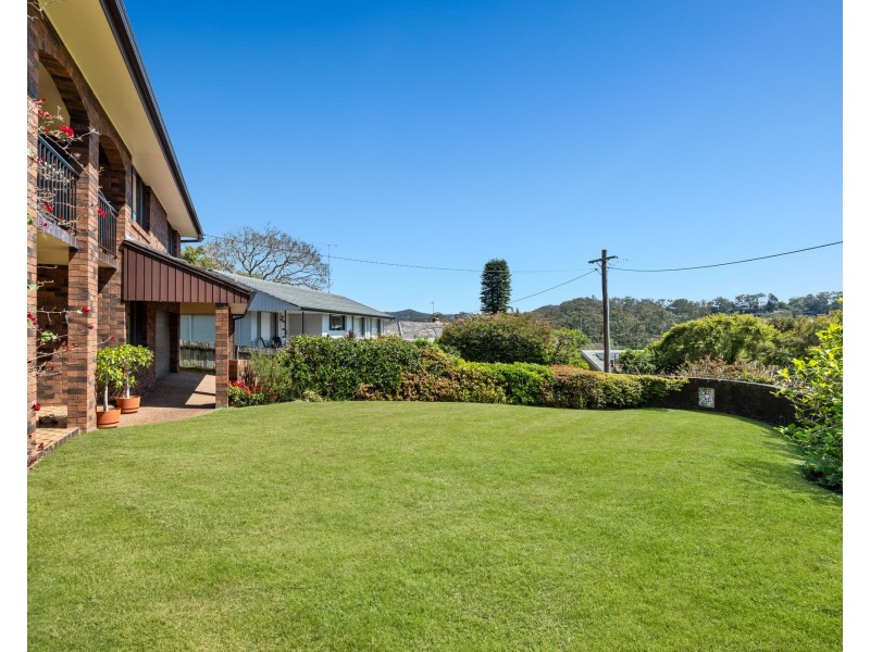 8 The Grove, Wyoming NSW 2250