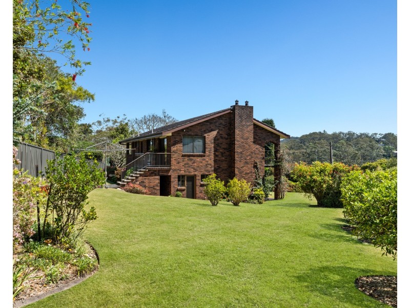 8 The Grove, Wyoming NSW 2250