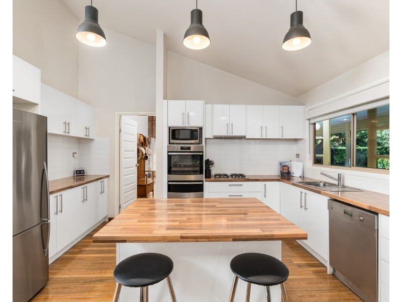 8 McNee Close, Lisarow NSW 2250