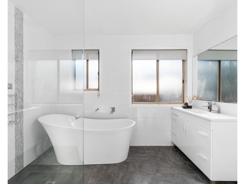8 McNee Close, Lisarow NSW 2250