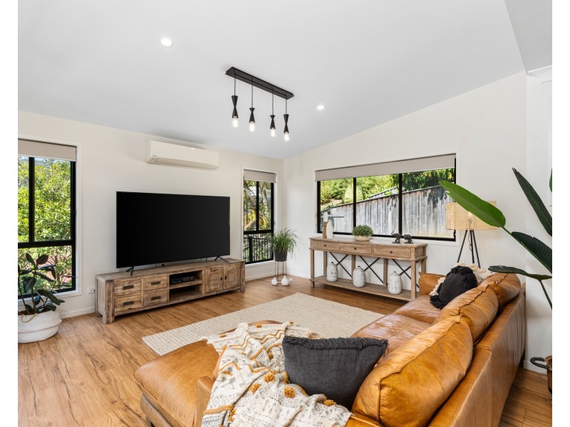 98 Chamberlain Road, Wyoming NSW 2250