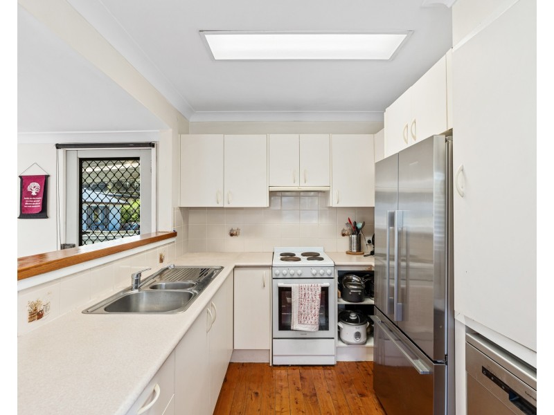 13 & 13a Lisarow Street, Lisarow NSW 2250