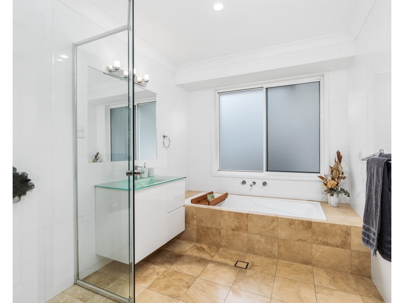 16 Holland Place, Tumbi Umbi NSW 2261