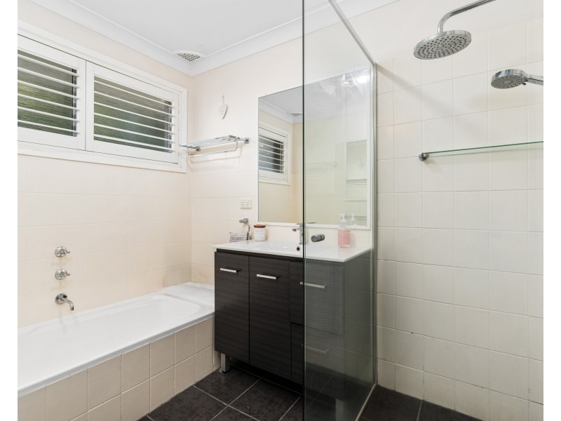 4 Crestwood Avenue, Niagara Park NSW 2250