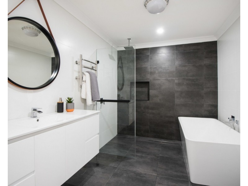 12 Dora Street, Lisarow NSW 2250