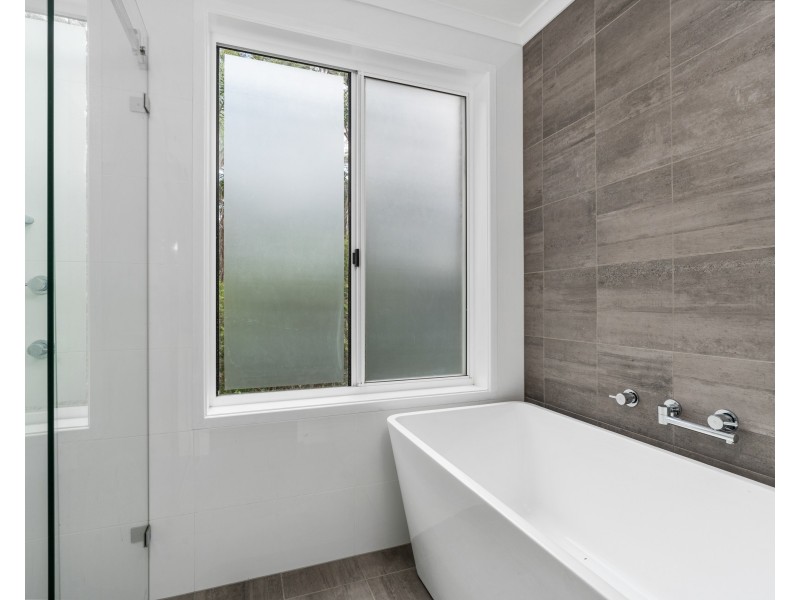 10 Kambala Close, Wyoming NSW 2250