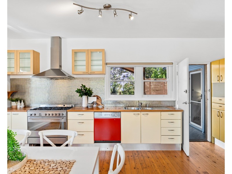 218 Avoca Drive, Green Point NSW 2251