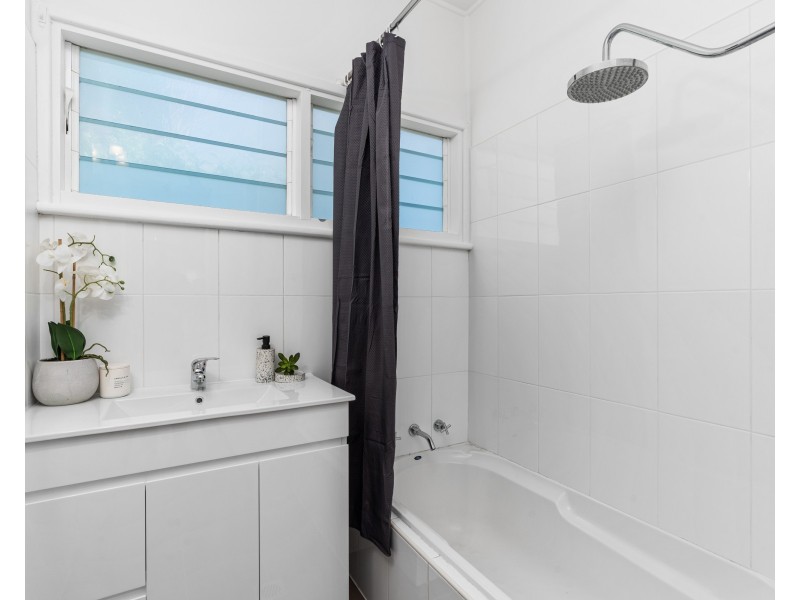 218 Avoca Drive, Green Point NSW 2251
