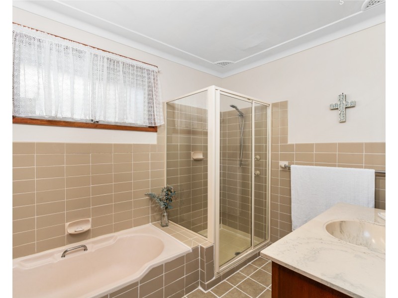 23 Dalton Street, Wyoming NSW 2250