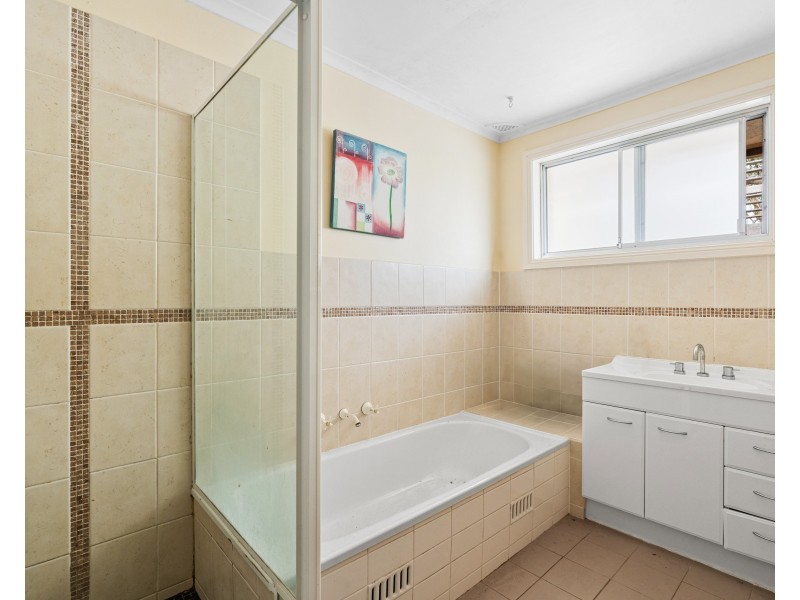 21 Mindaree Avenue, Wyoming NSW 2250