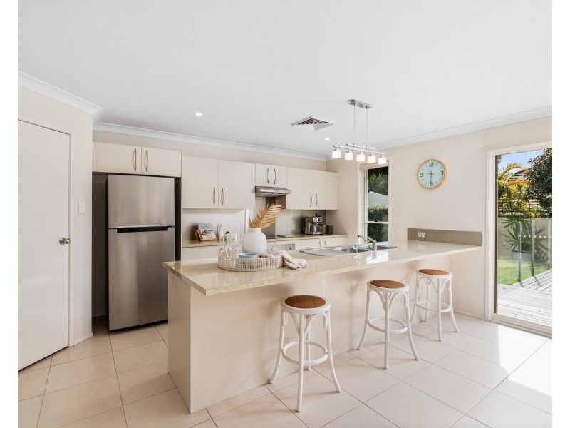 25 Monarchy Way, Narara NSW 2250