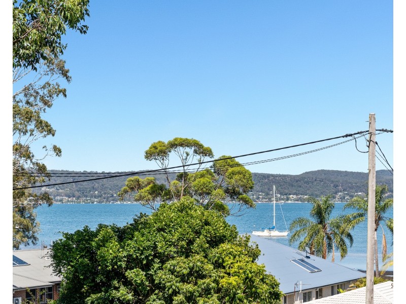 10 Edgewater Avenue, Green Point NSW 2251