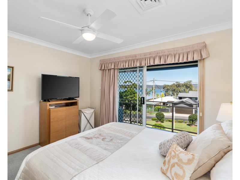 10 Edgewater Avenue, Green Point NSW 2251