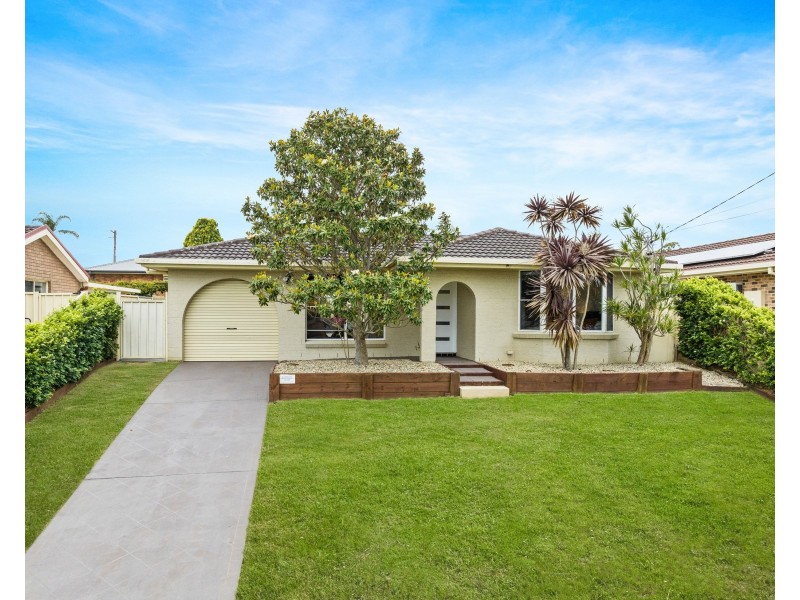 18 Scarborough Place, Bateau Bay NSW 2261