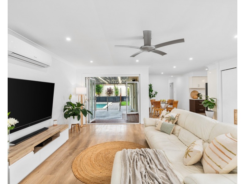 18 Scarborough Place, Bateau Bay NSW 2261