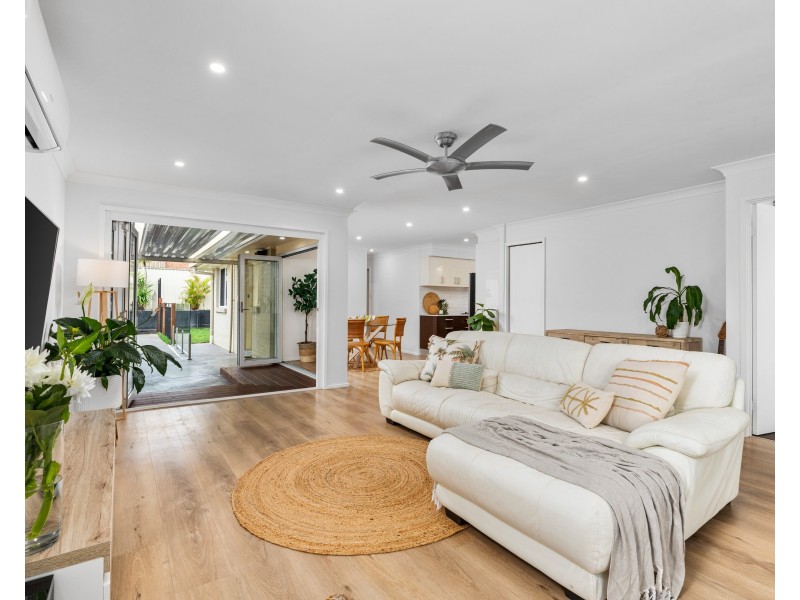 18 Scarborough Place, Bateau Bay NSW 2261