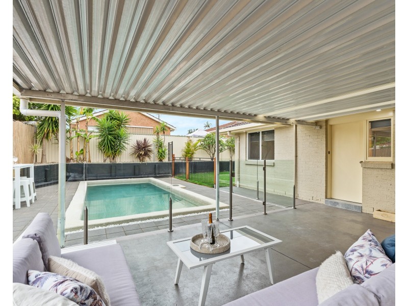 18 Scarborough Place, Bateau Bay NSW 2261