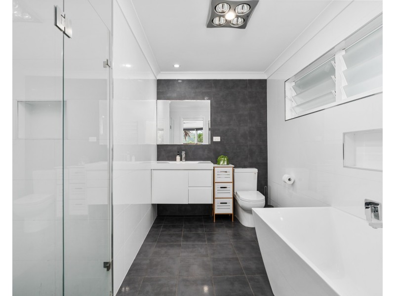 18 Scarborough Place, Bateau Bay NSW 2261