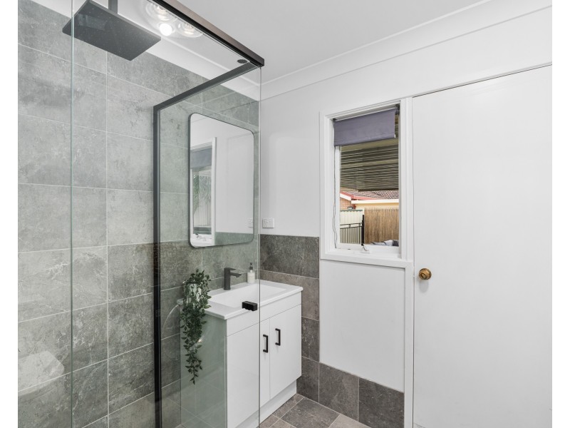 18 Scarborough Place, Bateau Bay NSW 2261