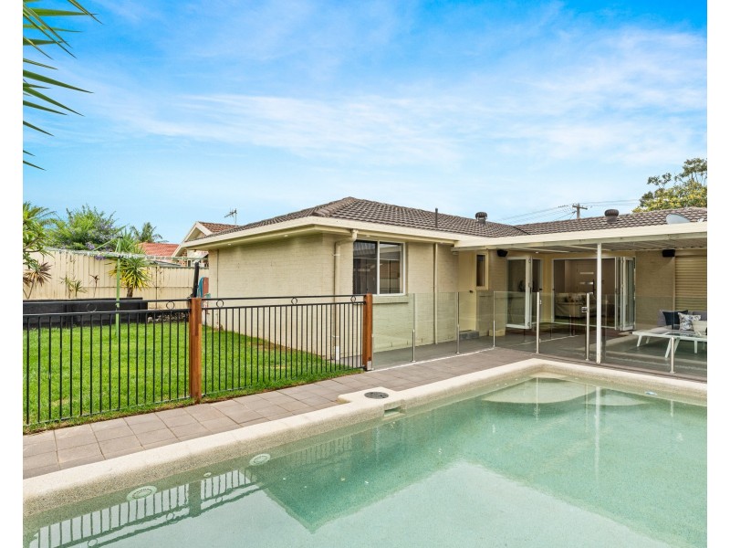 18 Scarborough Place, Bateau Bay NSW 2261